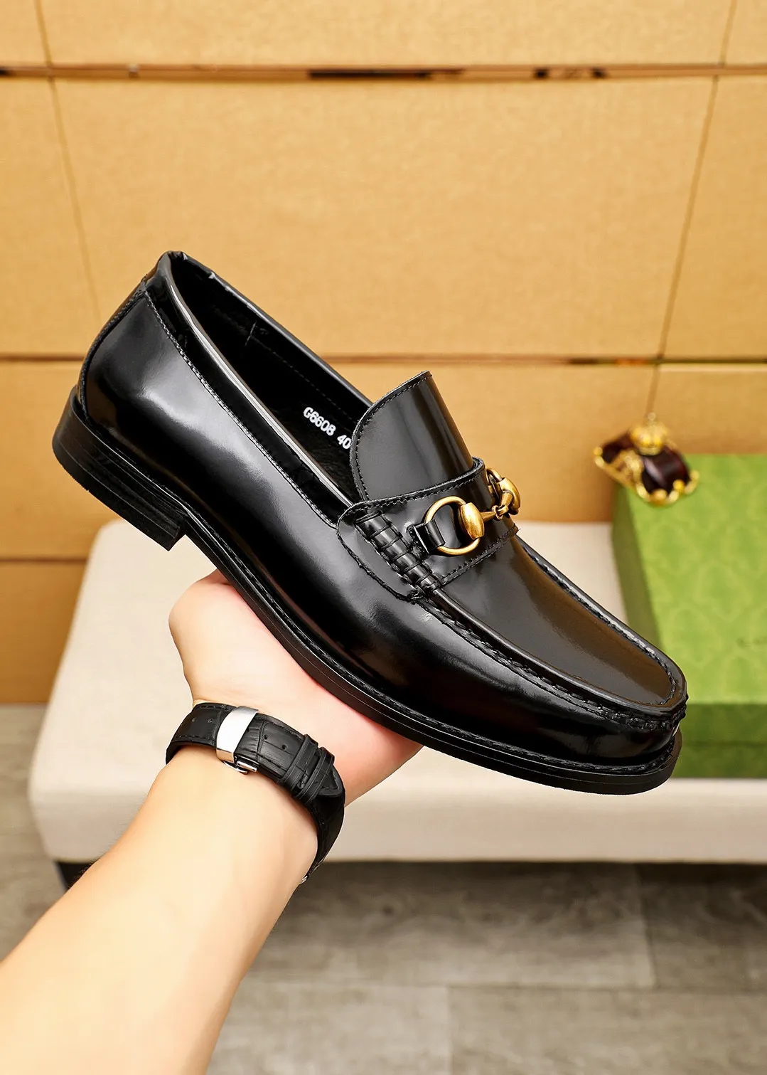 Men's shoes 💰460 💐 Product trademark: GUCCI "Gucci" casual leather shoes Regular size: 38-44 (45🉑️customized) Product materials: Selected imported first-layer open-edge beaded cowhide leather upper + luxury hardware buckle, imported water-dyed cowhide leather lining. Strong three-dimensional visual effect, original combination outsole Color: 3⃣️colors available